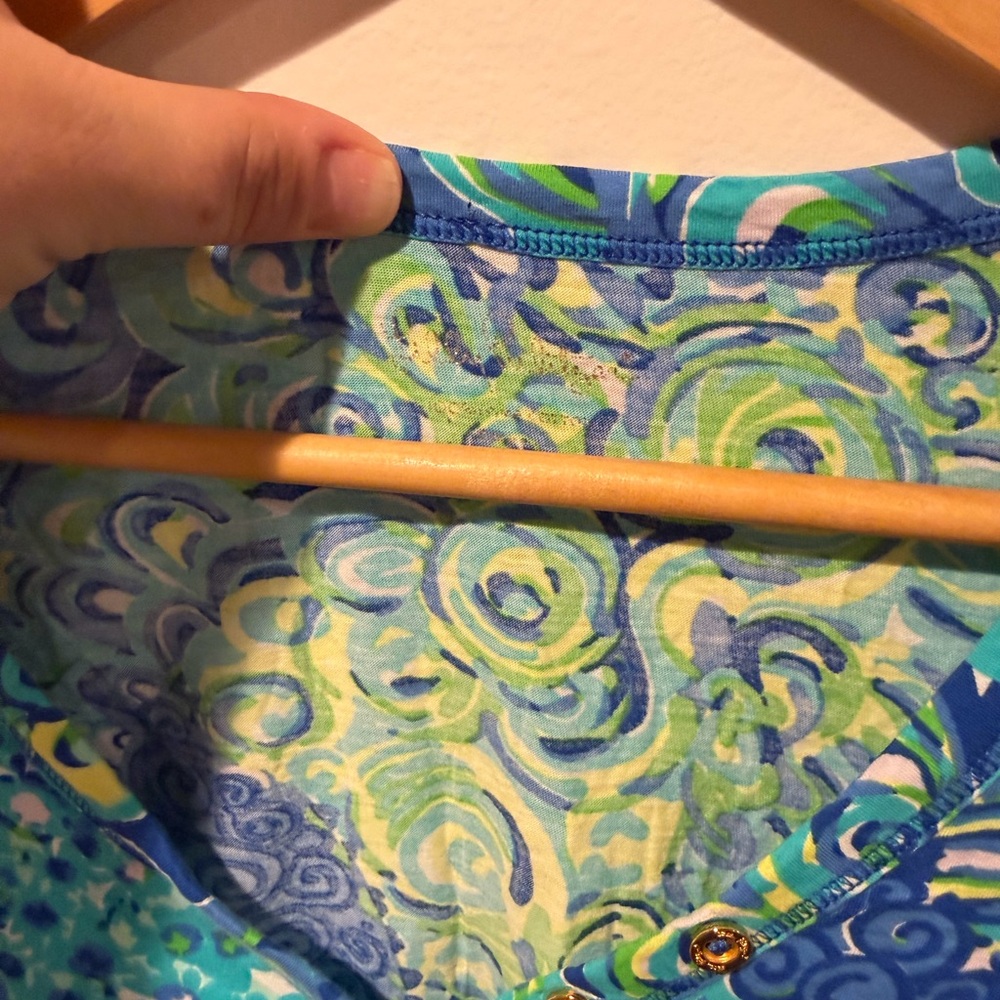 Lilly Pulitzer Palmetto Henley Sea Blue Lilly Lagoon V-Neck S - Picture 2 of 5